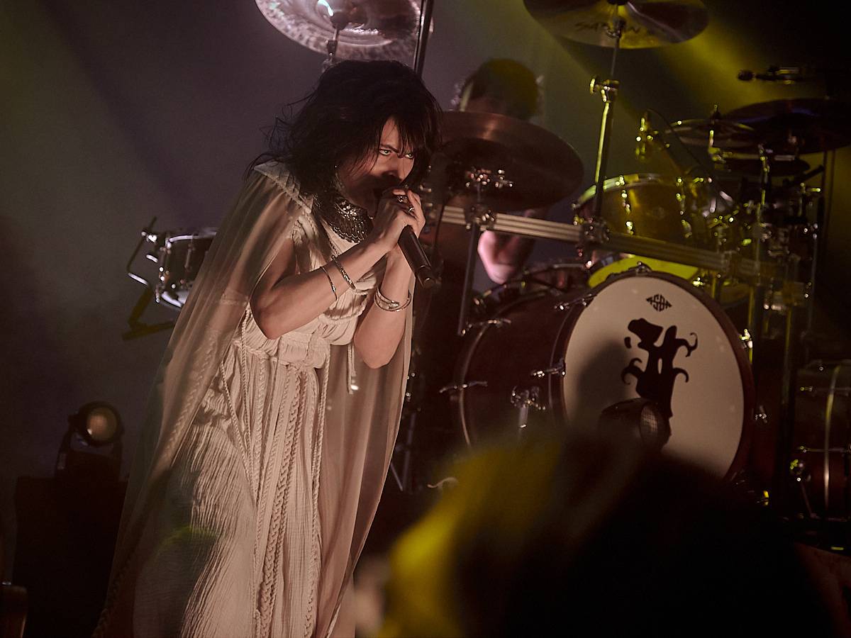 Opera? Balkán? Grindcorové blastbeaty? Igorrr v Roxy v Praze bořil hranice žánrů