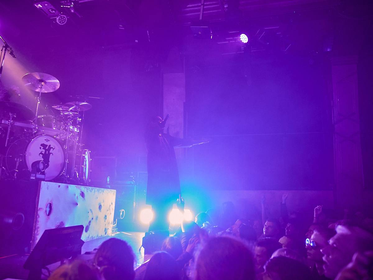 Opera? Balkán? Grindcorové blastbeaty? Igorrr v Roxy v Praze bořil hranice žánrů