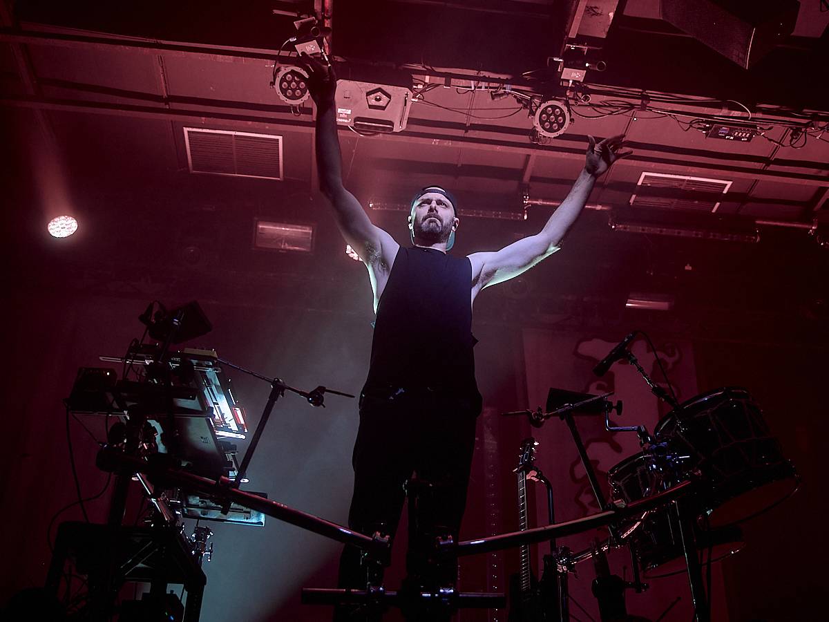 Opera? Balkán? Grindcorové blastbeaty? Igorrr v Roxy v Praze bořil hranice žánrů