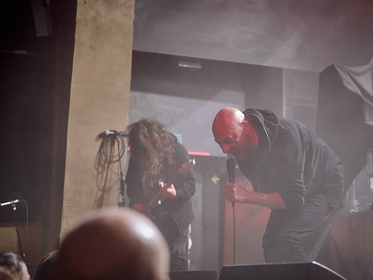 Opera? Balkán? Grindcorové blastbeaty? Igorrr v Roxy v Praze bořil hranice žánrů