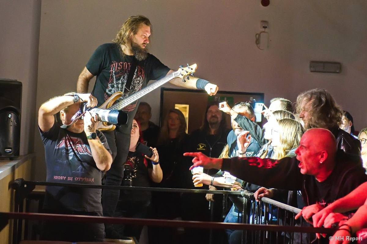 Pořádná porce thrash metalu v Šeříkovce. Dorazili Debustrol, Fata Morgana a Blood Creek