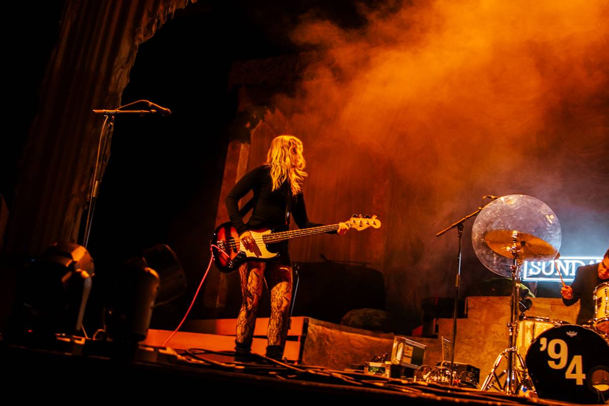 Hostina pro všechny. The Last Dinner Party přivezli do Prahy velkou porci energie