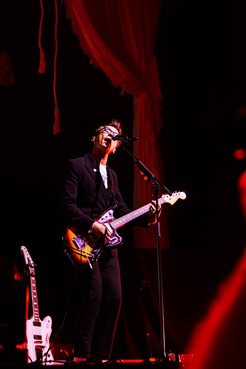 Hostina pro všechny. The Last Dinner Party přivezli do Prahy velkou porci energie