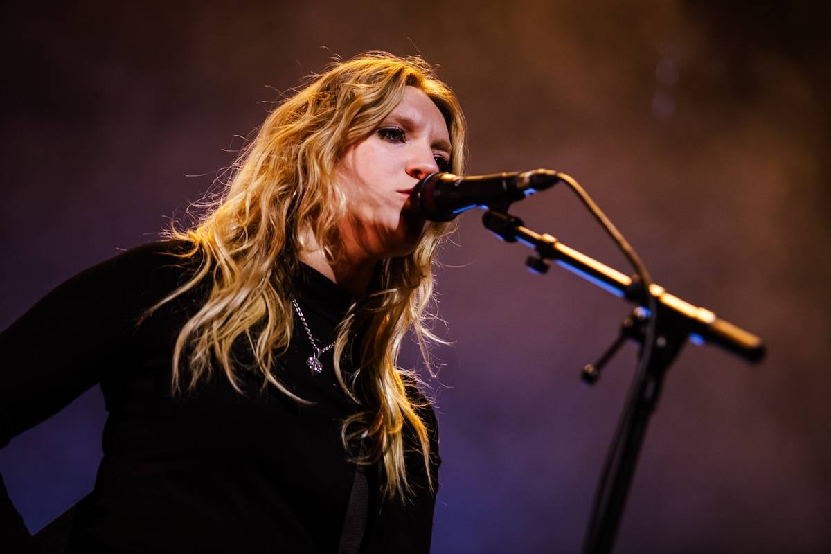 Hostina pro všechny. The Last Dinner Party přivezli do Prahy velkou porci energie