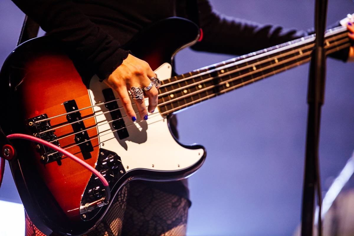 Hostina pro všechny. The Last Dinner Party přivezli do Prahy velkou porci energie