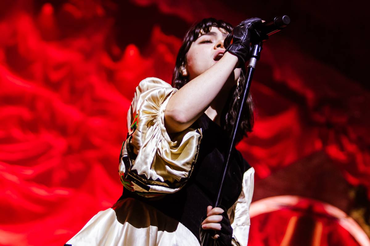 Hostina pro všechny. The Last Dinner Party přivezli do Prahy velkou porci energie