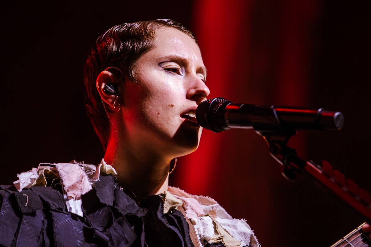 Hostina pro všechny. The Last Dinner Party přivezli do Prahy velkou porci energie