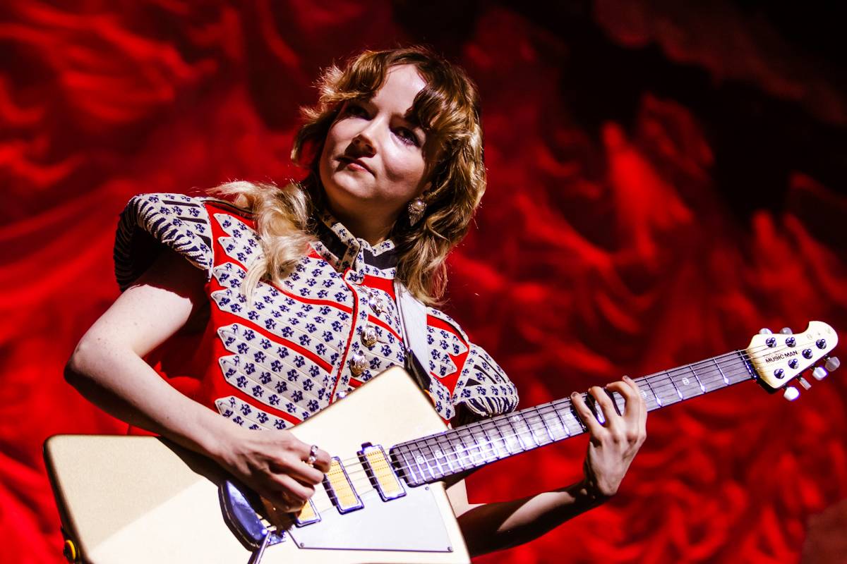 Hostina pro všechny. The Last Dinner Party přivezli do Prahy velkou porci energie