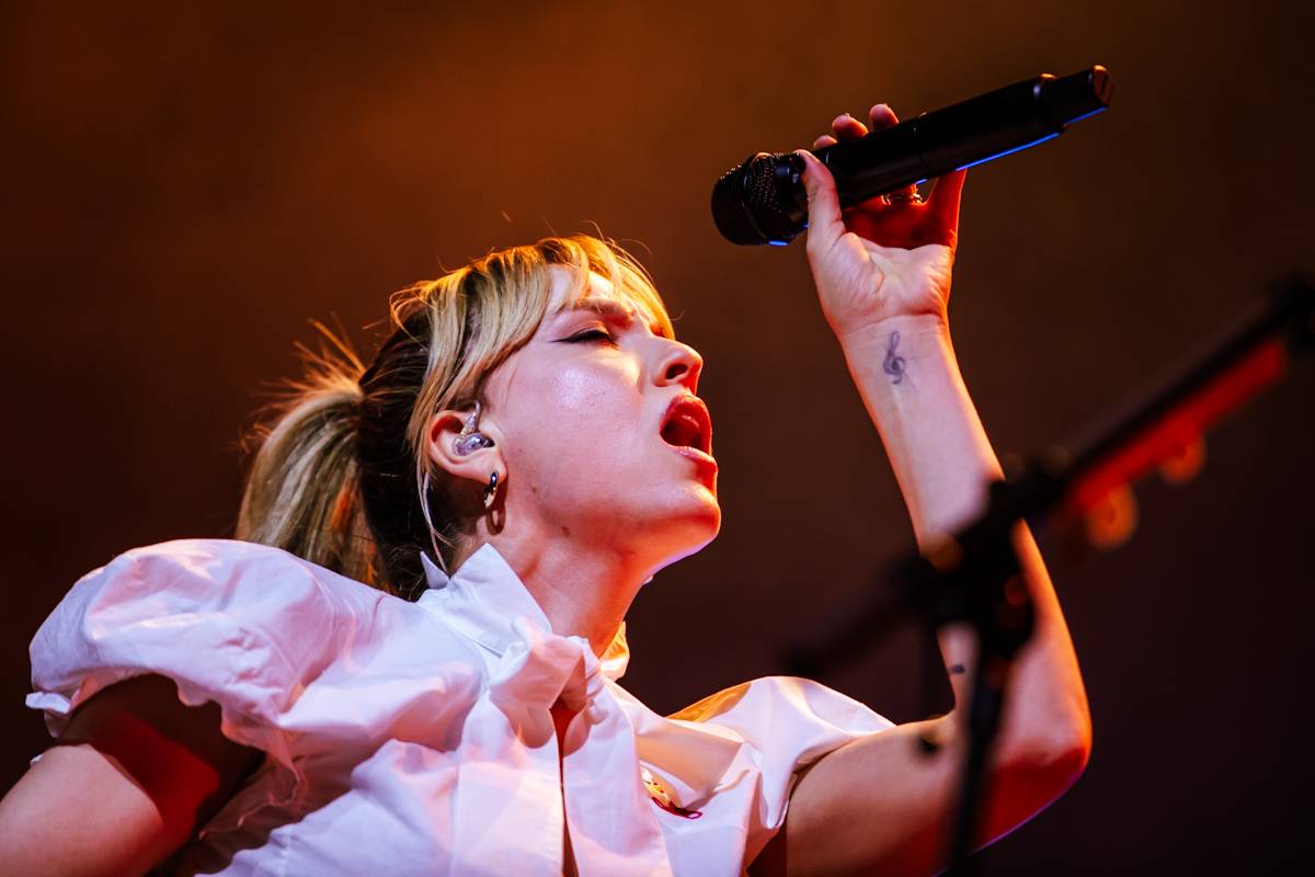 Hostina pro všechny. The Last Dinner Party přivezli do Prahy velkou porci energie