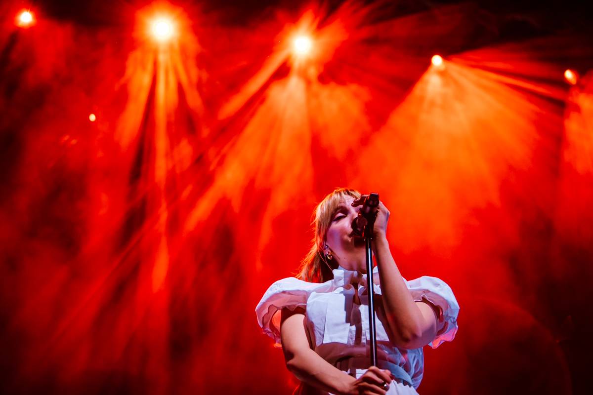Hostina pro všechny. The Last Dinner Party přivezli do Prahy velkou porci energie