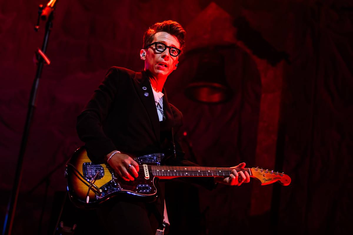 Hostina pro všechny. The Last Dinner Party přivezli do Prahy velkou porci energie