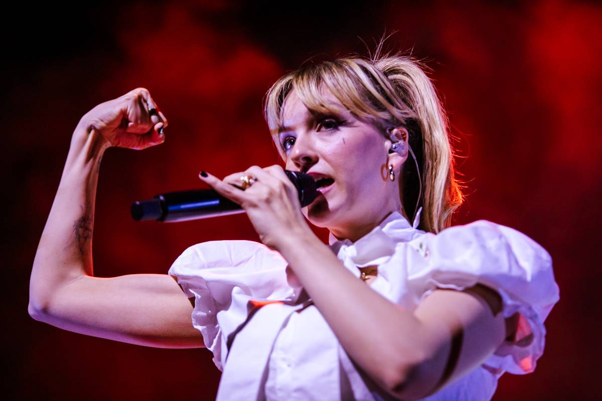 Hostina pro všechny. The Last Dinner Party přivezli do Prahy velkou porci energie