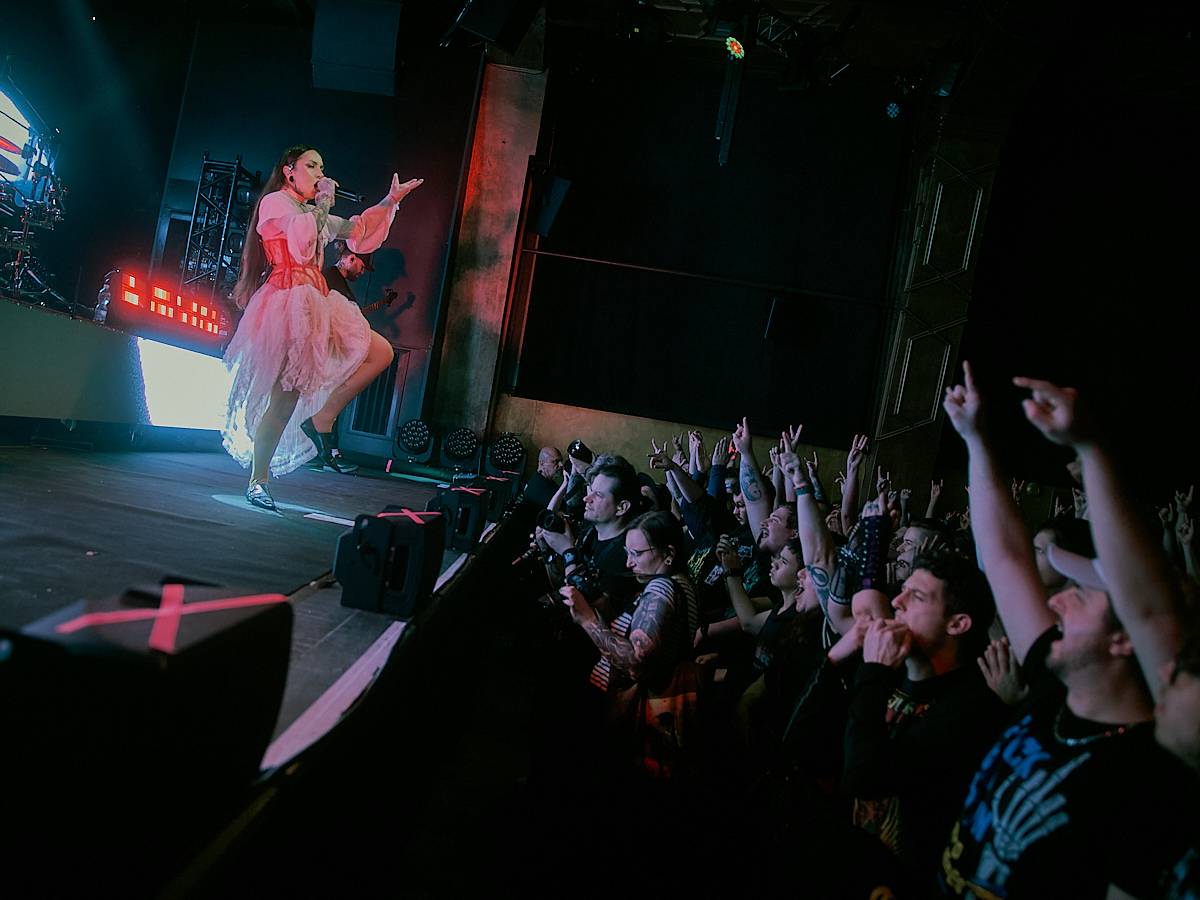 Jinjer předávali ve vyprodaném Roxy metalovou radost, večer otevřeli Textures a Unprocessed