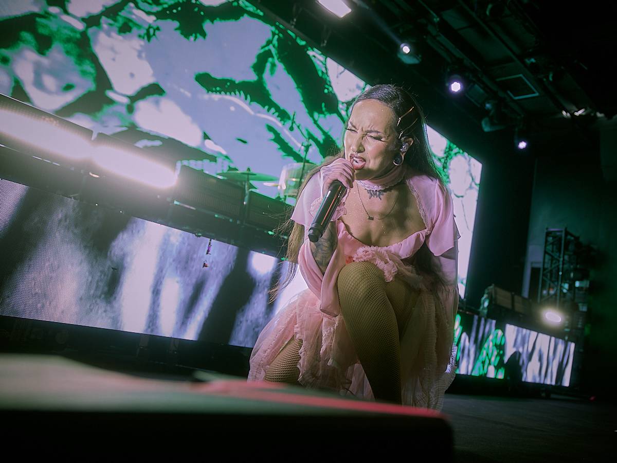 Jinjer předávali ve vyprodaném Roxy metalovou radost, večer otevřeli Textures a Unprocessed