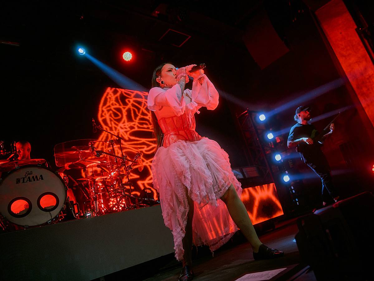 Jinjer předávali ve vyprodaném Roxy metalovou radost, večer otevřeli Textures a Unprocessed