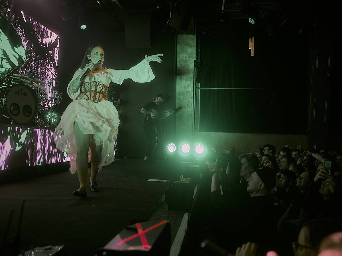 Jinjer předávali ve vyprodaném Roxy metalovou radost, večer otevřeli Textures a Unprocessed