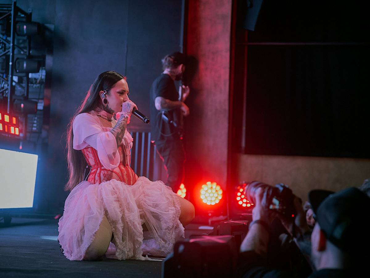 Jinjer předávali ve vyprodaném Roxy metalovou radost, večer otevřeli Textures a Unprocessed