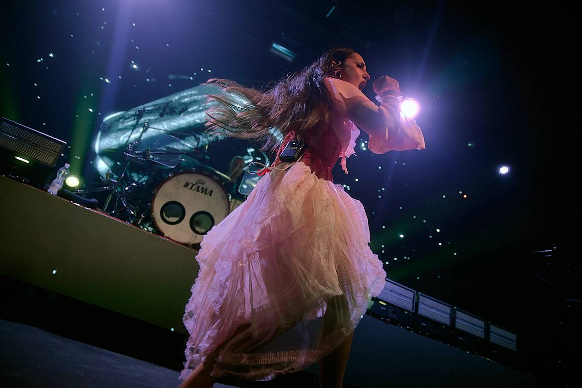 Jinjer předávali ve vyprodaném Roxy metalovou radost, večer otevřeli Textures a Unprocessed