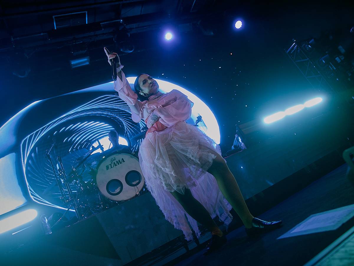 Jinjer předávali ve vyprodaném Roxy metalovou radost, večer otevřeli Textures a Unprocessed