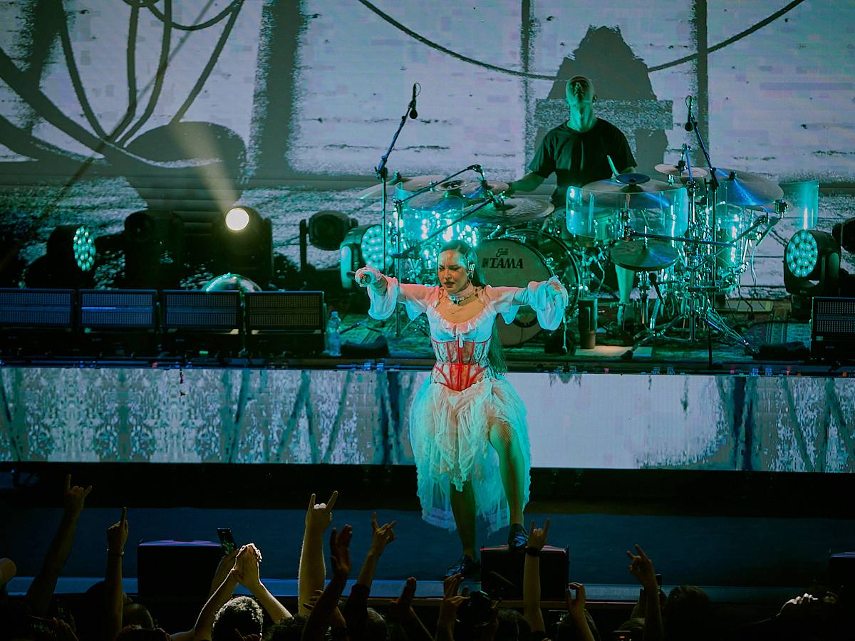 Jinjer předávali ve vyprodaném Roxy metalovou radost, večer otevřeli Textures a Unprocessed