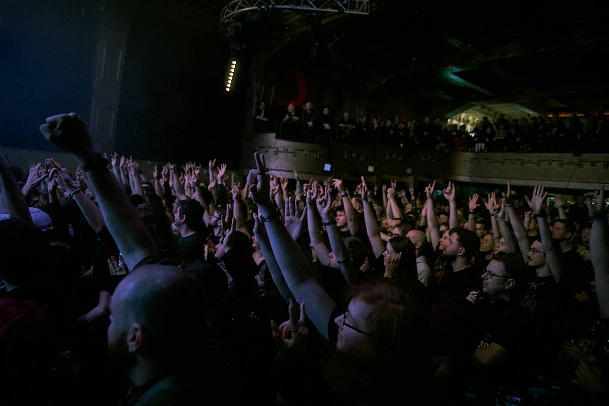 Jinjer předávali ve vyprodaném Roxy metalovou radost, večer otevřeli Textures a Unprocessed