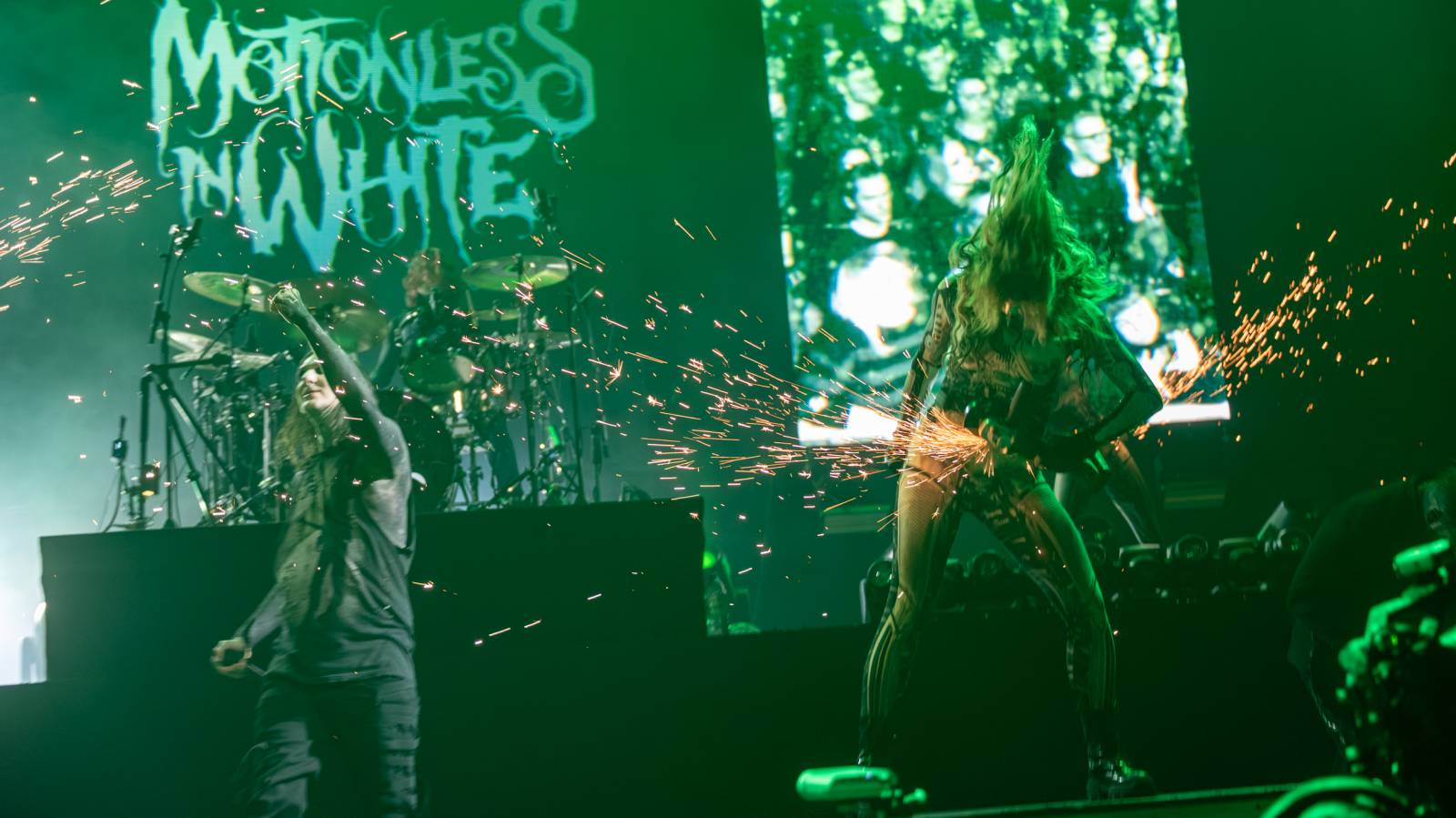 Motionless in White řádili ve vyprodaném Foru Karlín, jejich show neměla trhliny