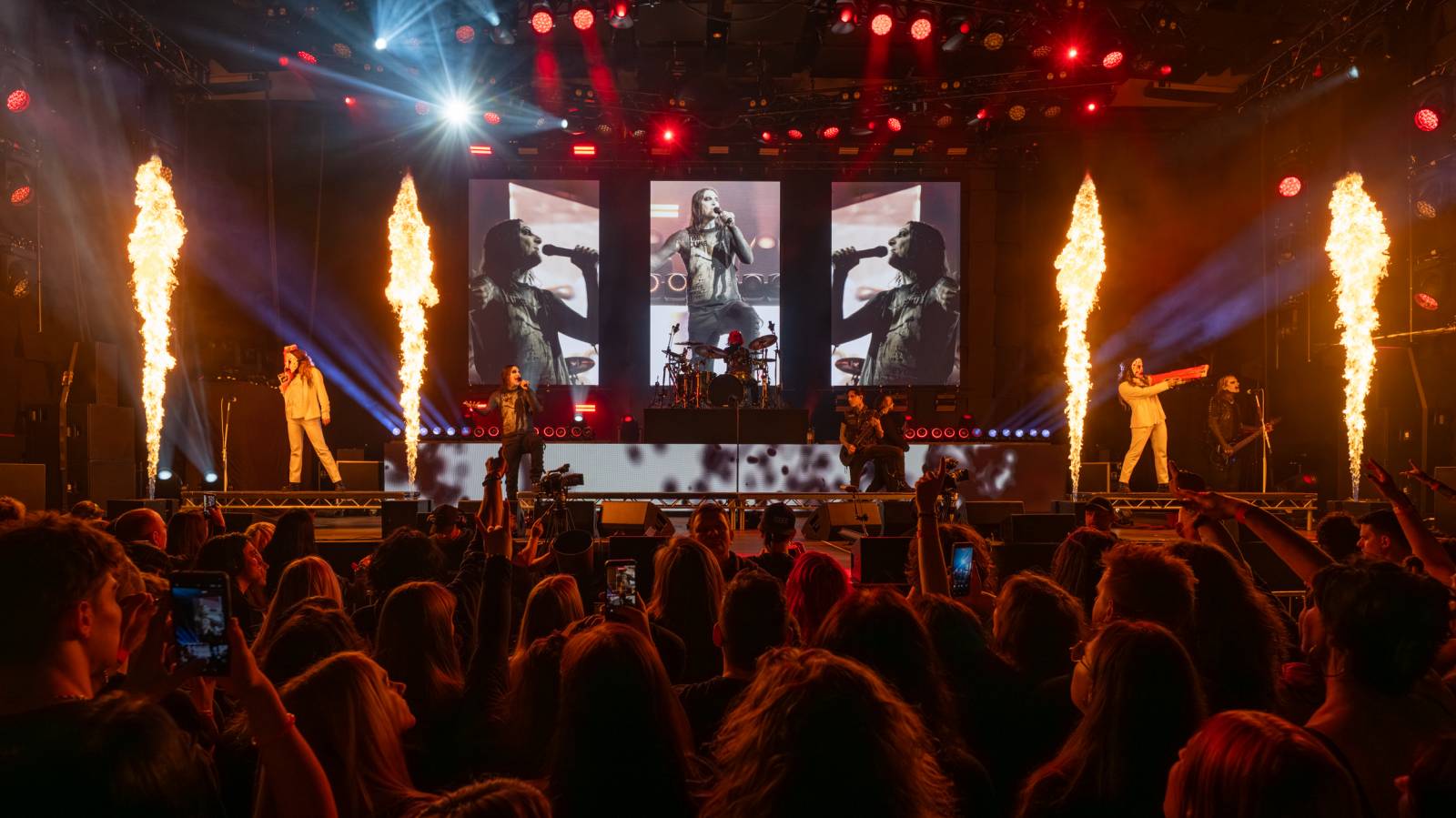 Motionless in White řádili ve vyprodaném Foru Karlín, jejich show neměla trhliny