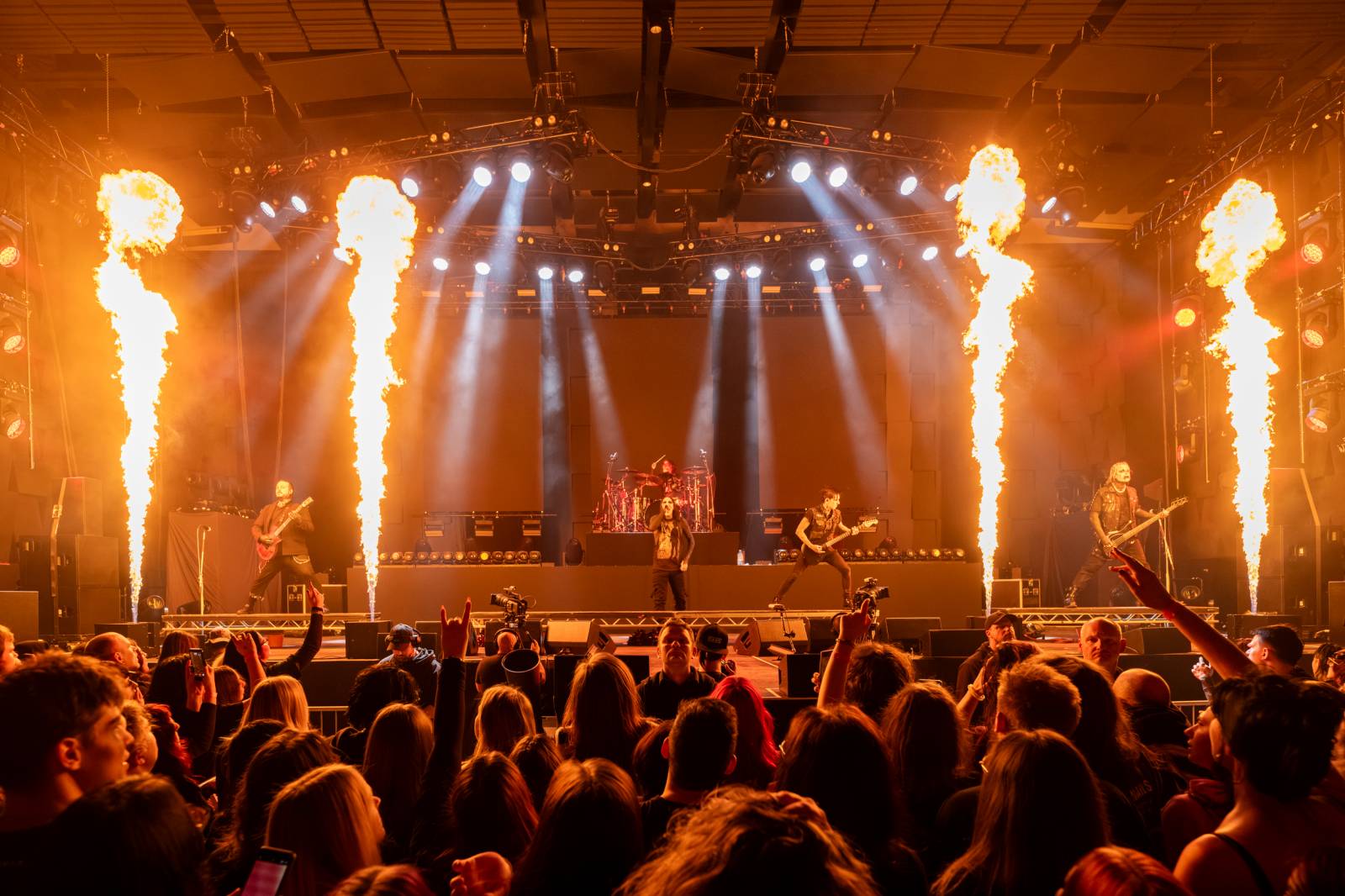 Motionless in White řádili ve vyprodaném Foru Karlín, jejich show neměla trhliny