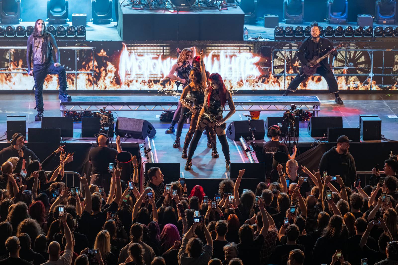 Motionless in White řádili ve vyprodaném Foru Karlín, jejich show neměla trhliny