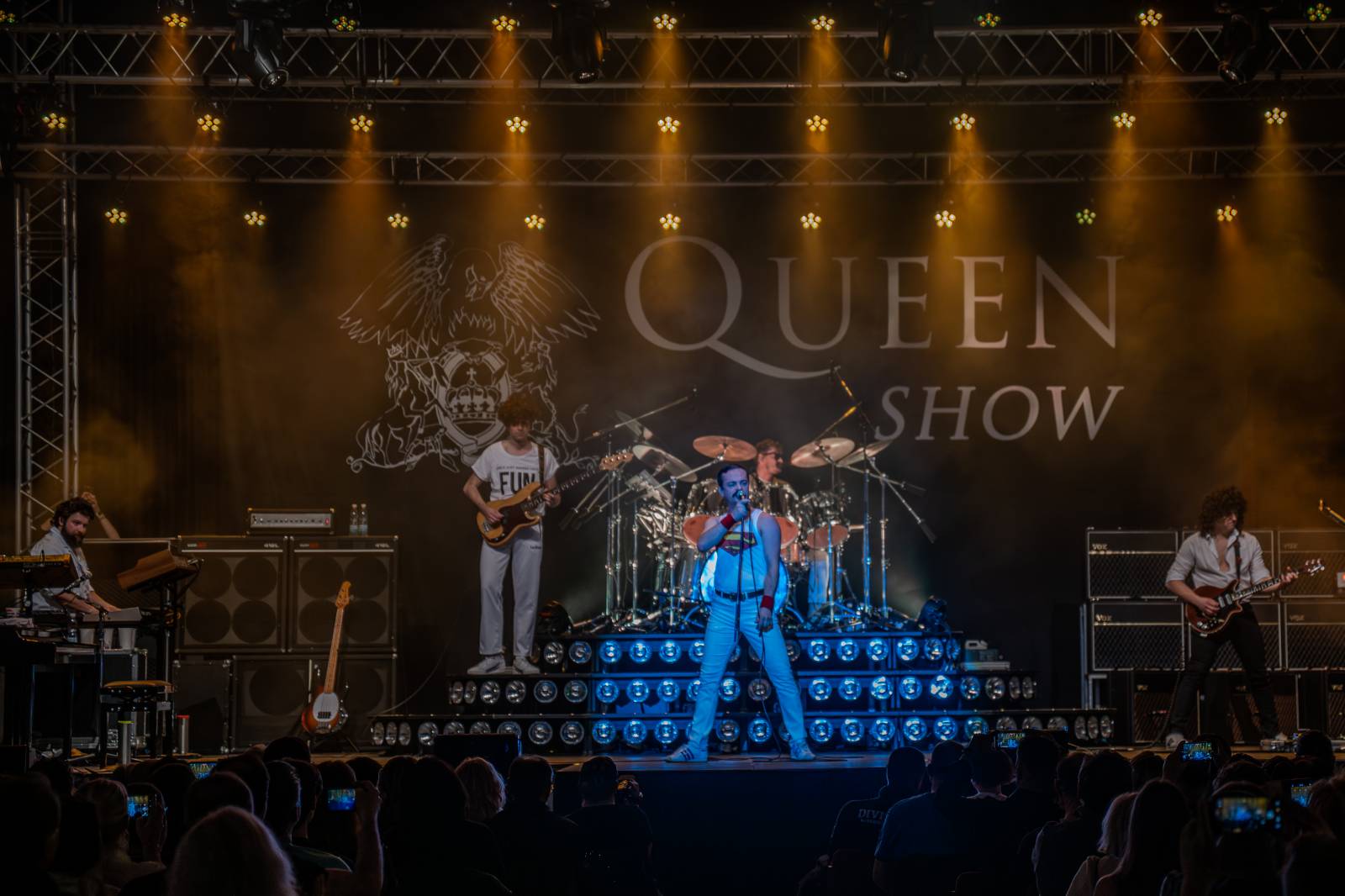 Pražskou Lucernou zněly hity Queen. Kapela Queenshow uzavřela v metropoli své turné po Česku