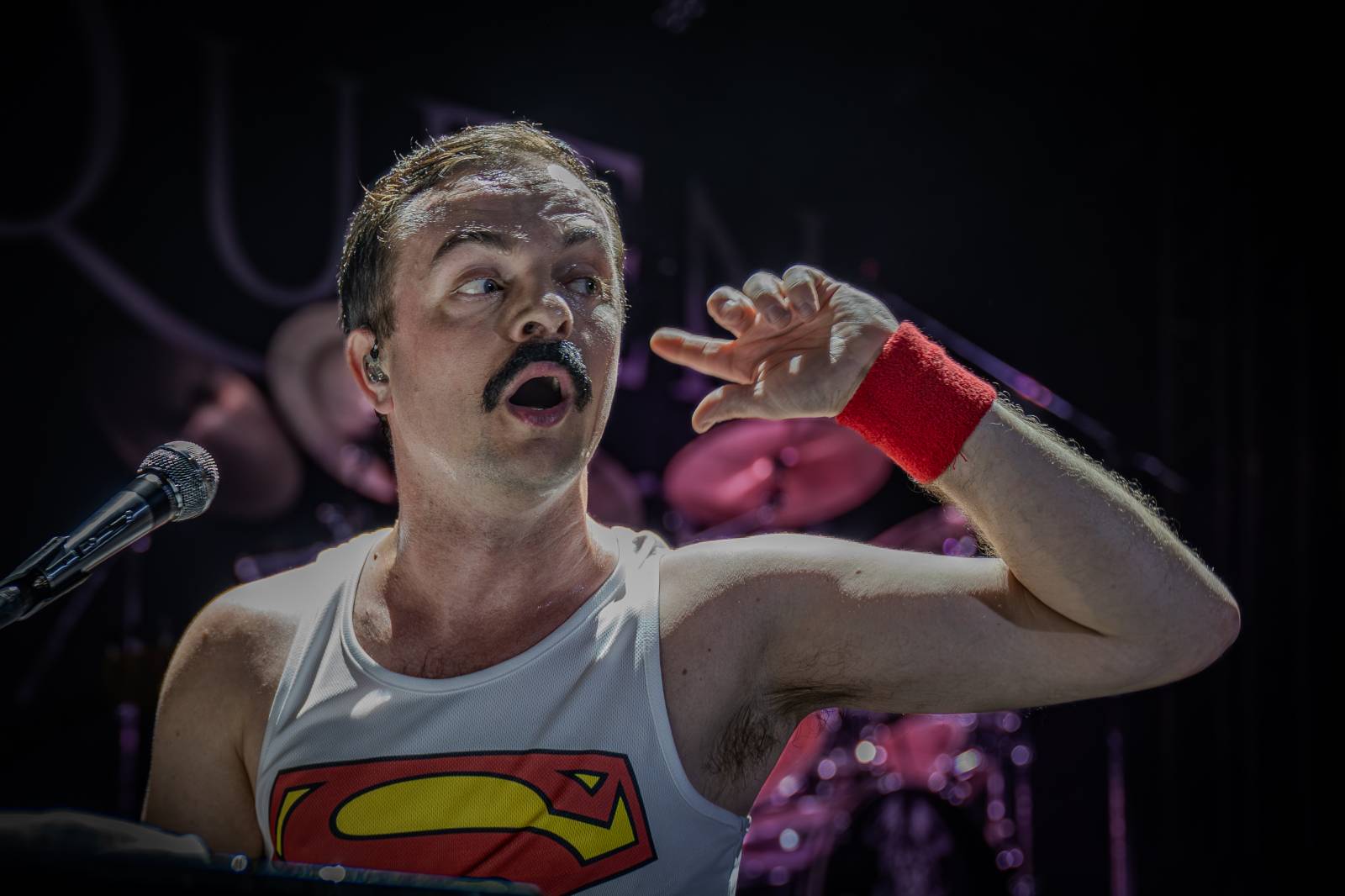 Pražskou Lucernou zněly hity Queen. Kapela Queenshow uzavřela v metropoli své turné po Česku