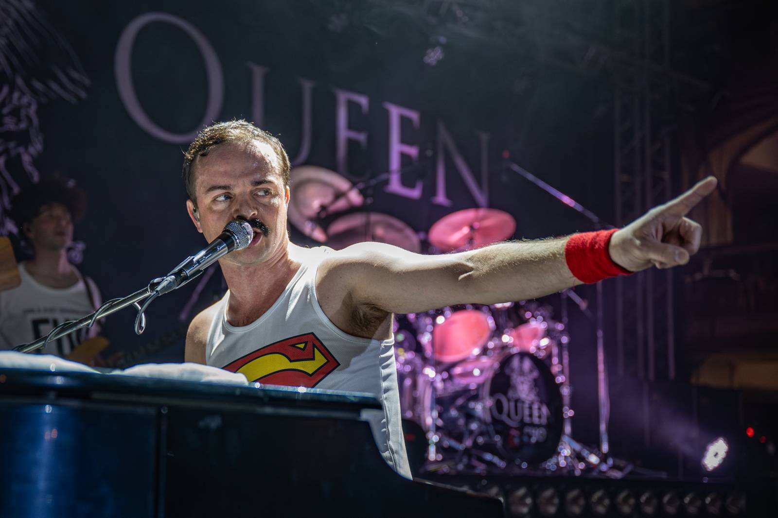 Pražskou Lucernou zněly hity Queen. Kapela Queenshow uzavřela v metropoli své turné po Česku