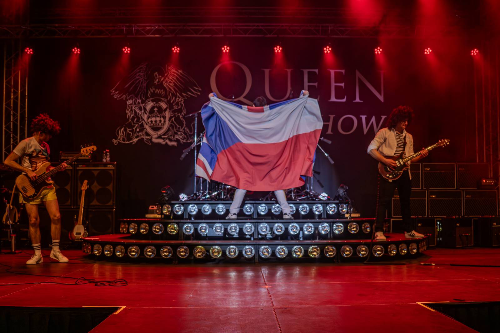 Pražskou Lucernou zněly hity Queen. Kapela Queenshow uzavřela v metropoli své turné po Česku