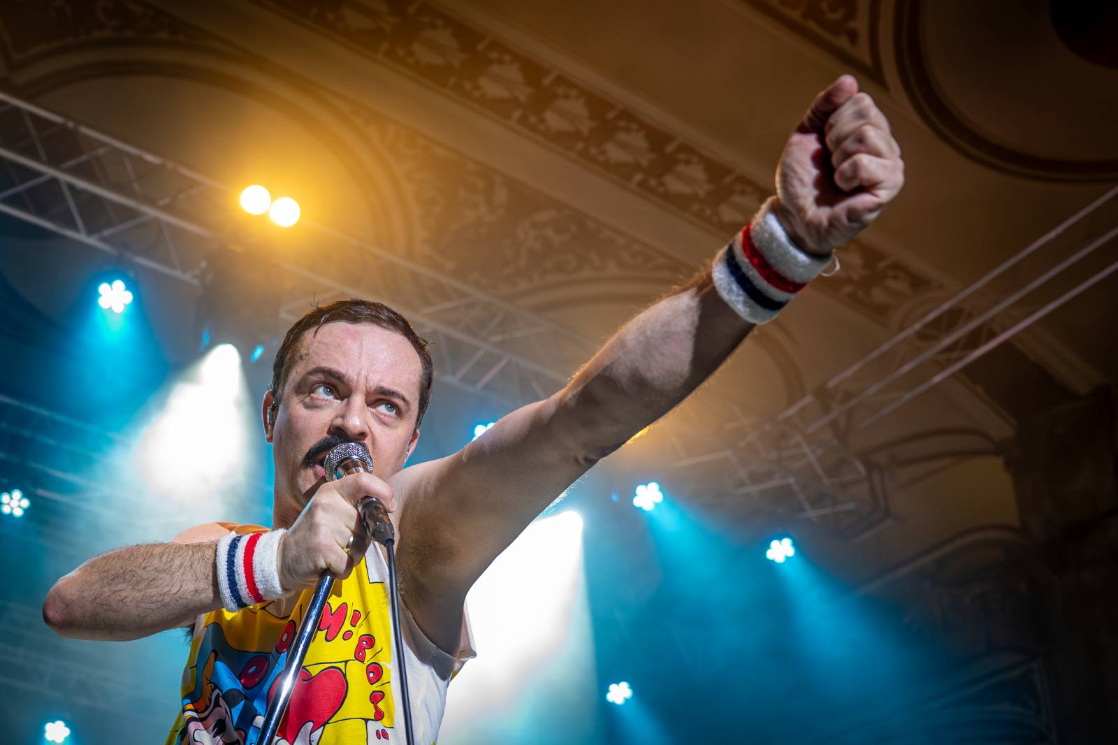 Pražskou Lucernou zněly hity Queen. Kapela Queenshow uzavřela v metropoli své turné po Česku