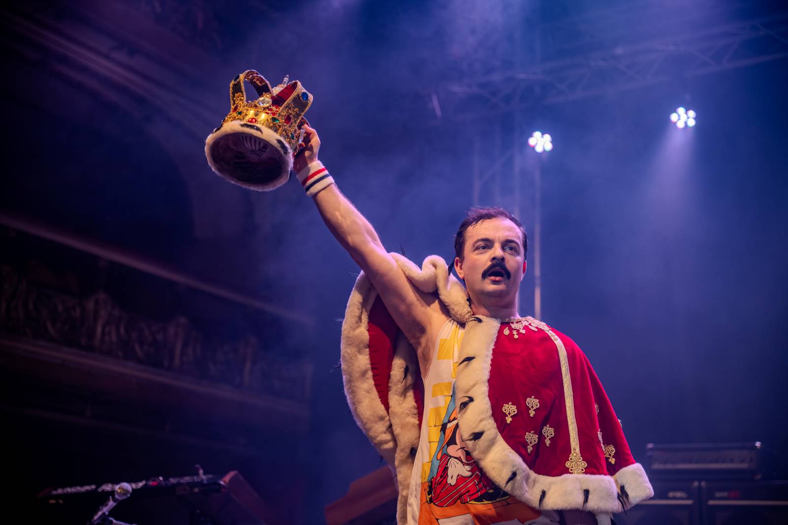 Pražskou Lucernou zněly hity Queen. Kapela Queenshow uzavřela v metropoli své turné po Česku