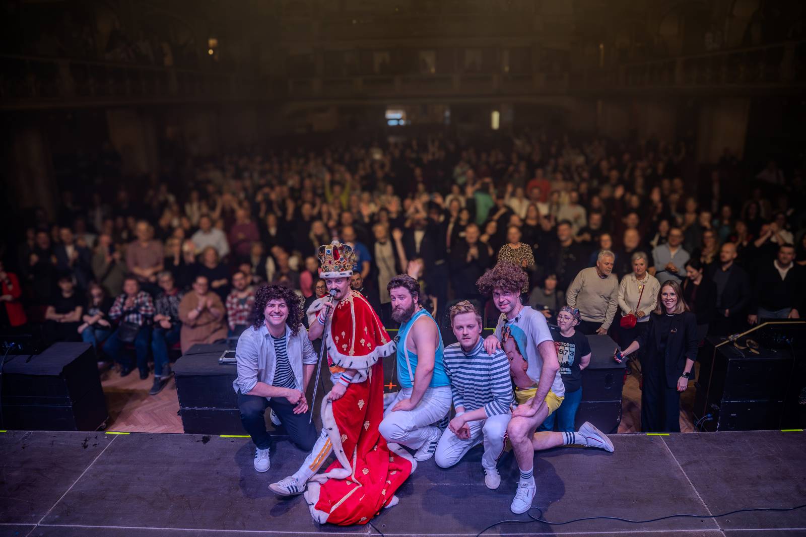 Pražskou Lucernou zněly hity Queen. Kapela Queenshow uzavřela v metropoli své turné po Česku