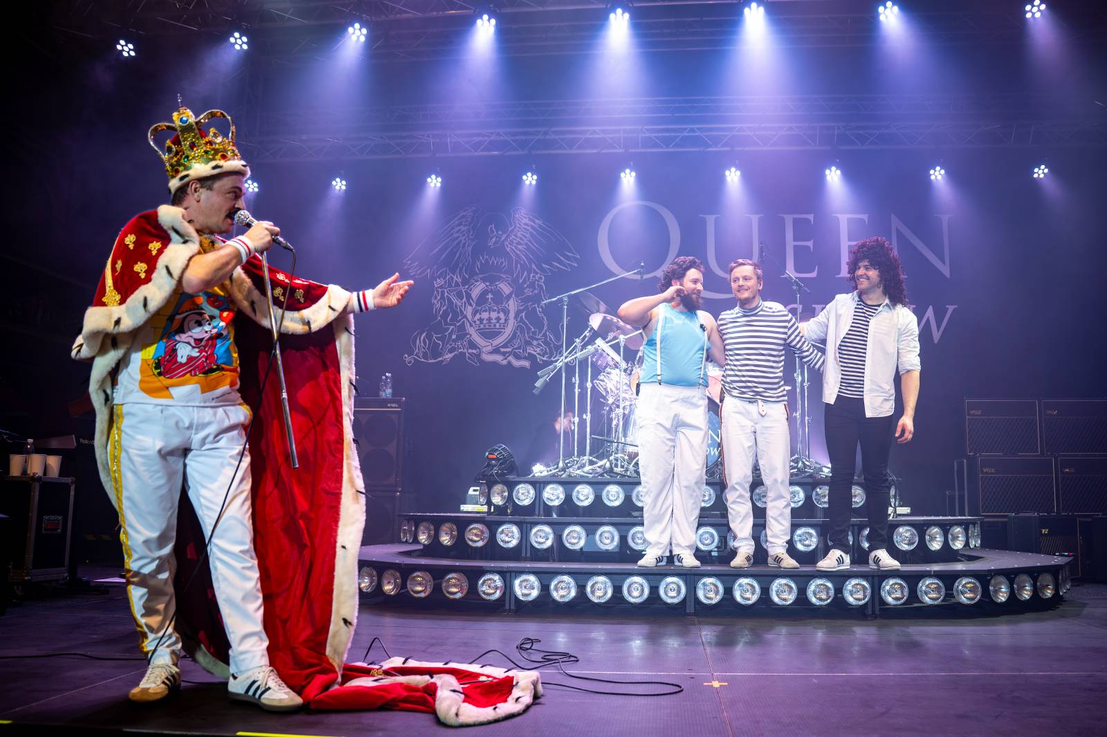 Pražskou Lucernou zněly hity Queen. Kapela Queenshow uzavřela v metropoli své turné po Česku