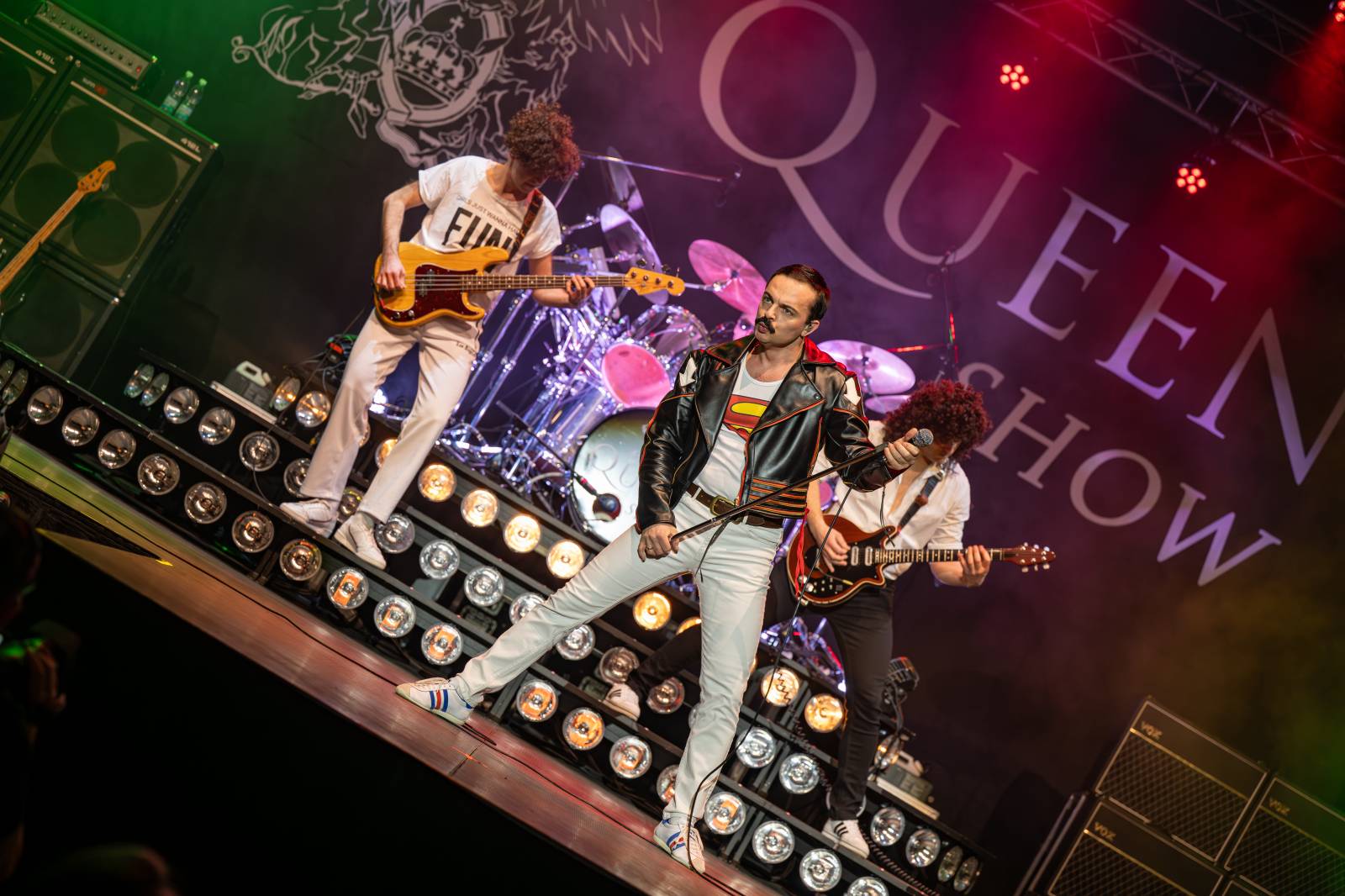 Pražskou Lucernou zněly hity Queen. Kapela Queenshow uzavřela v metropoli své turné po Česku