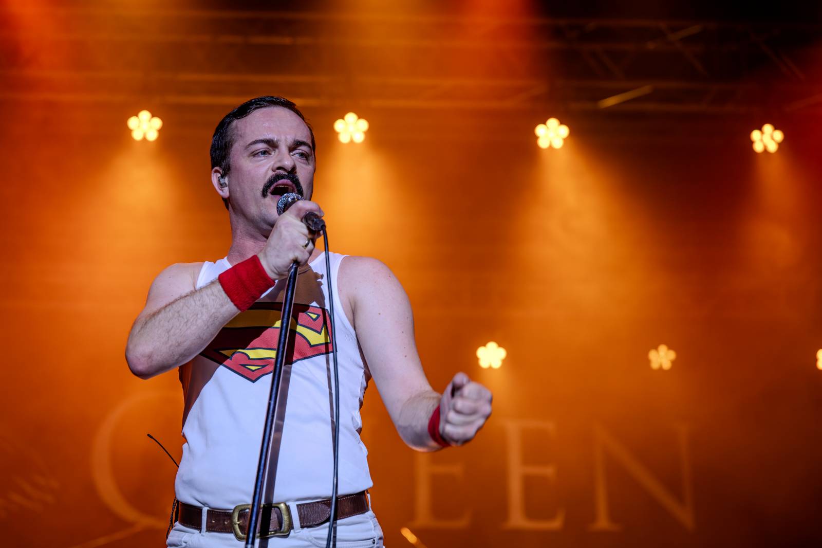 Pražskou Lucernou zněly hity Queen. Kapela Queenshow uzavřela v metropoli své turné po Česku