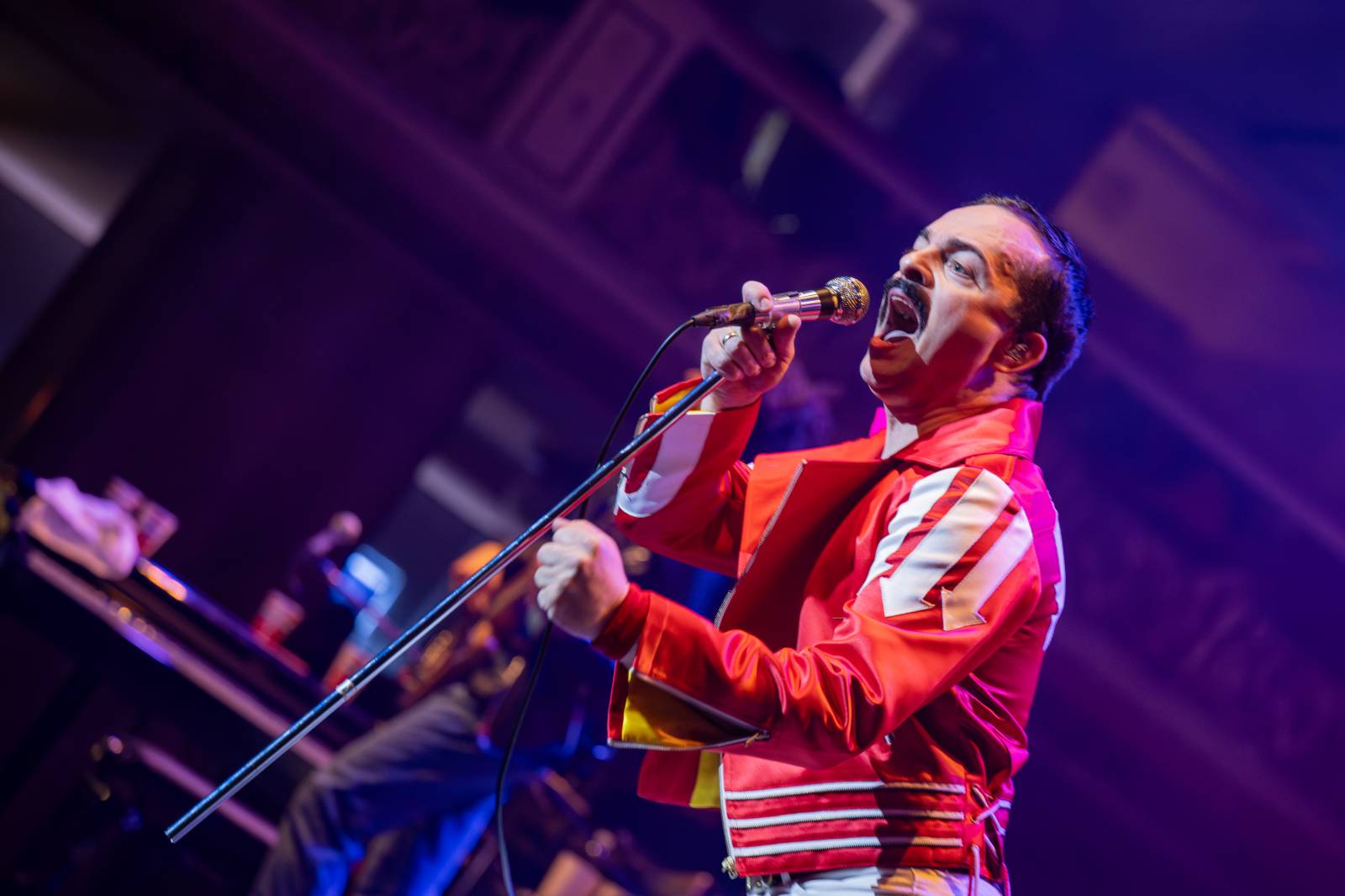 Pražskou Lucernou zněly hity Queen. Kapela Queenshow uzavřela v metropoli své turné po Česku