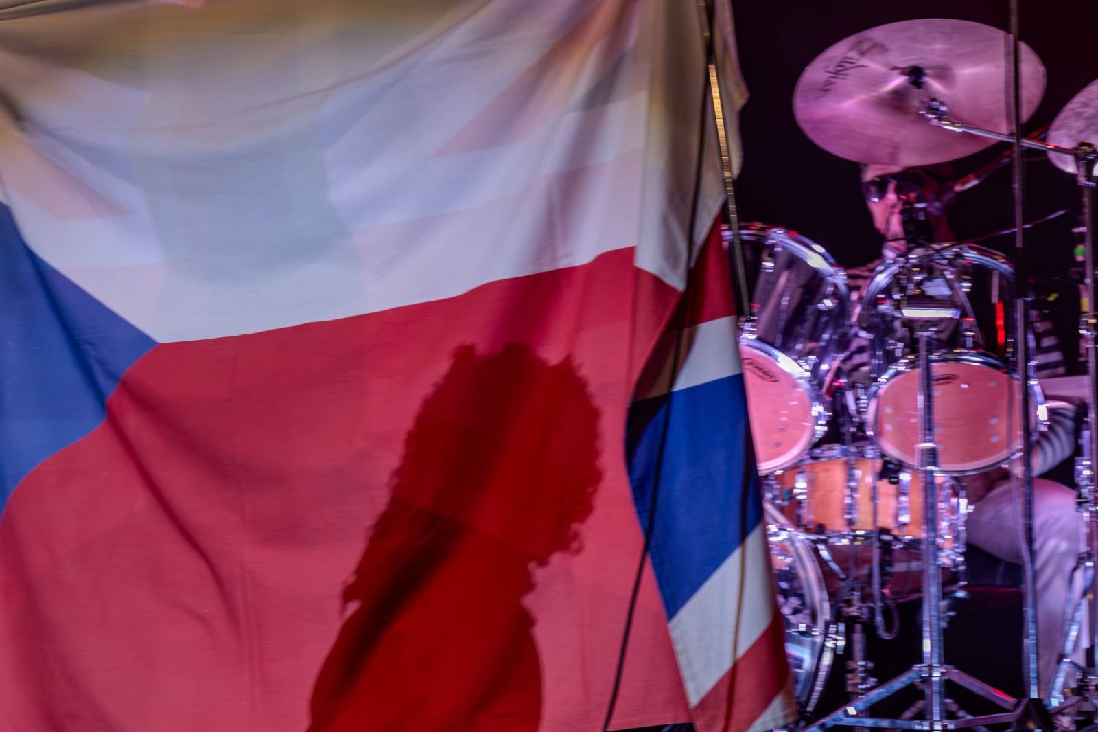 Pražskou Lucernou zněly hity Queen. Kapela Queenshow uzavřela v metropoli své turné po Česku