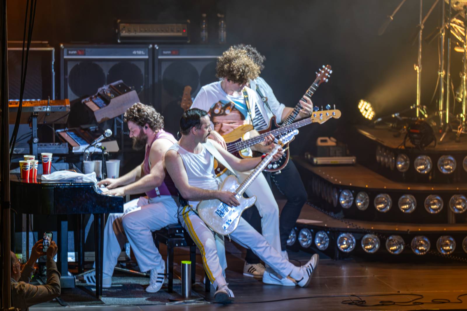 Pražskou Lucernou zněly hity Queen. Kapela Queenshow uzavřela v metropoli své turné po Česku