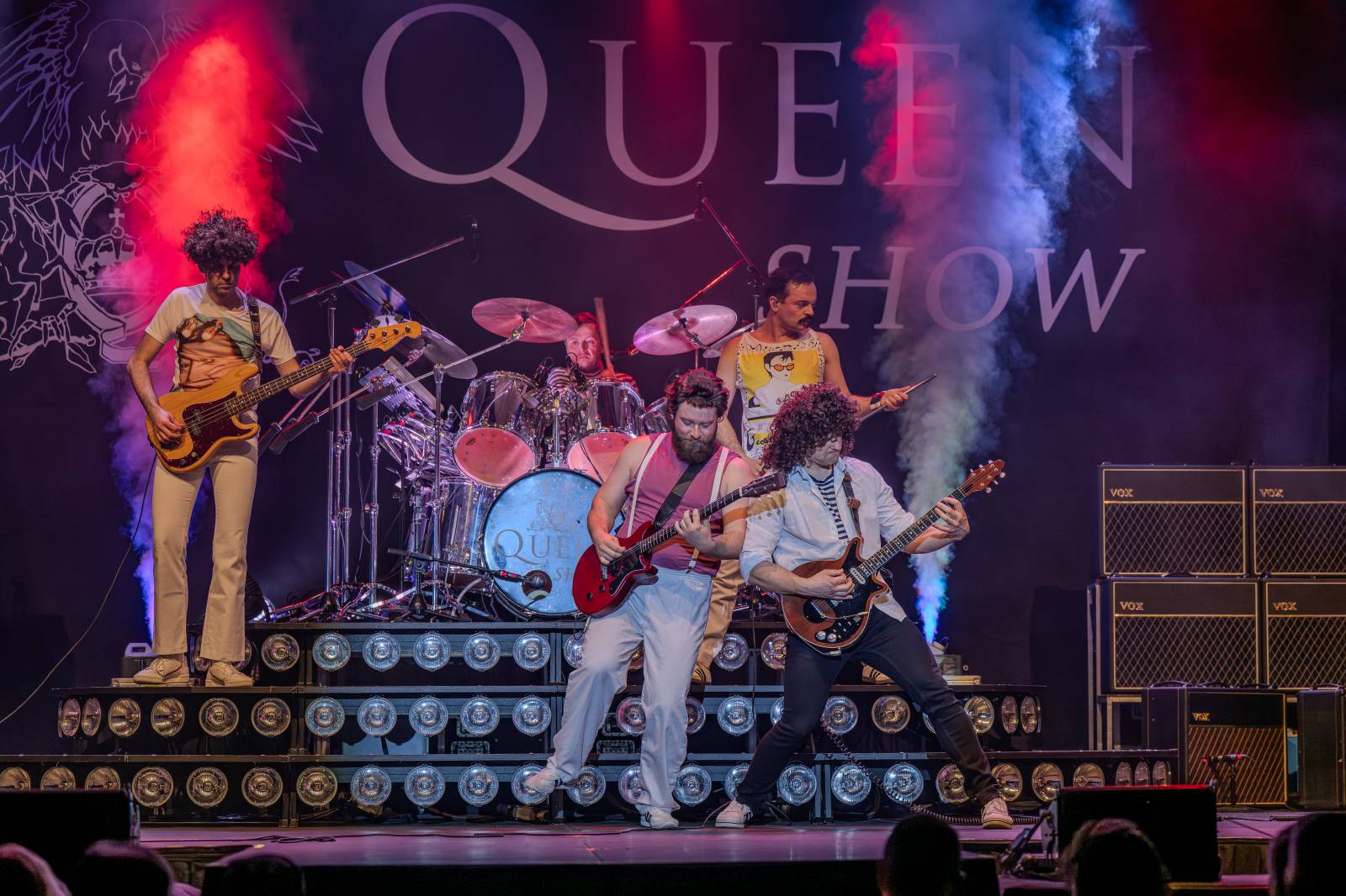 Pražskou Lucernou zněly hity Queen. Kapela Queenshow uzavřela v metropoli své turné po Česku