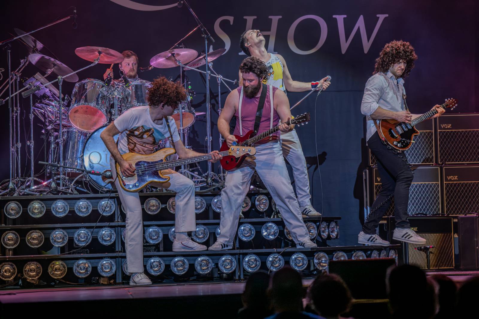 Pražskou Lucernou zněly hity Queen. Kapela Queenshow uzavřela v metropoli své turné po Česku