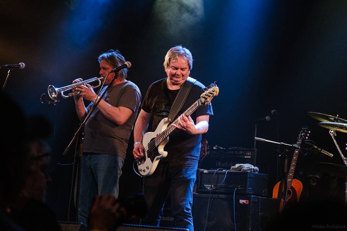 Buzzcocks slaví padesát let na scéně, brněnskou Flédu provedli zásadními momenty své kariéry