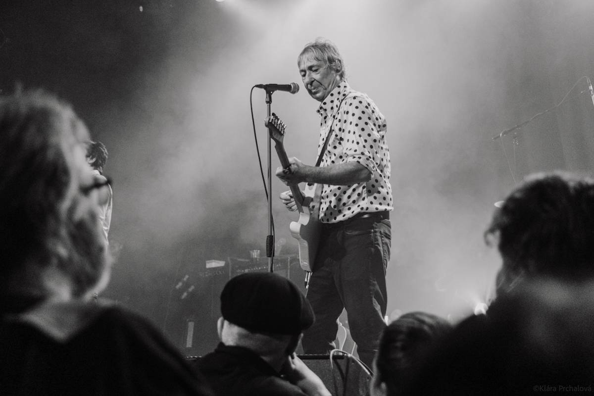 Buzzcocks slaví padesát let na scéně, brněnskou Flédu provedli zásadními momenty své kariéry