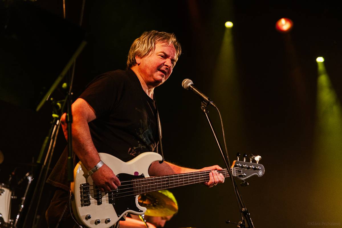 Buzzcocks slaví padesát let na scéně, brněnskou Flédu provedli zásadními momenty své kariéry