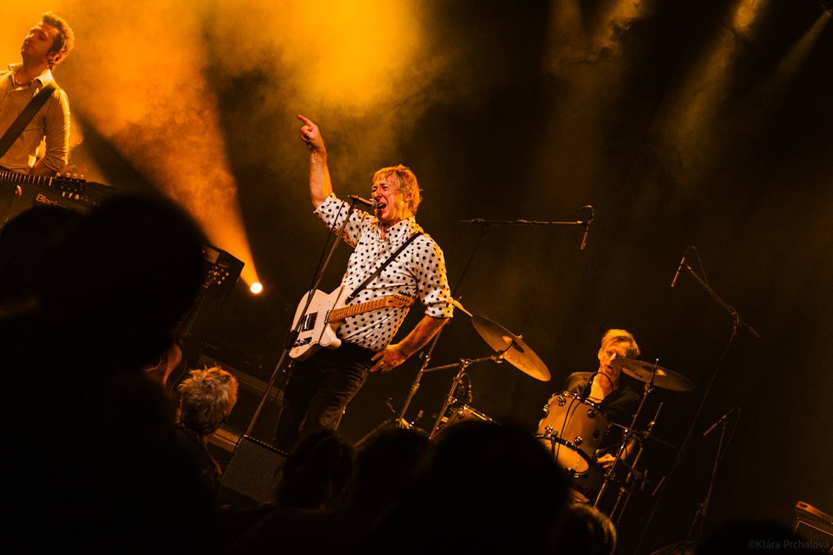 Buzzcocks slaví padesát let na scéně, brněnskou Flédu provedli zásadními momenty své kariéry