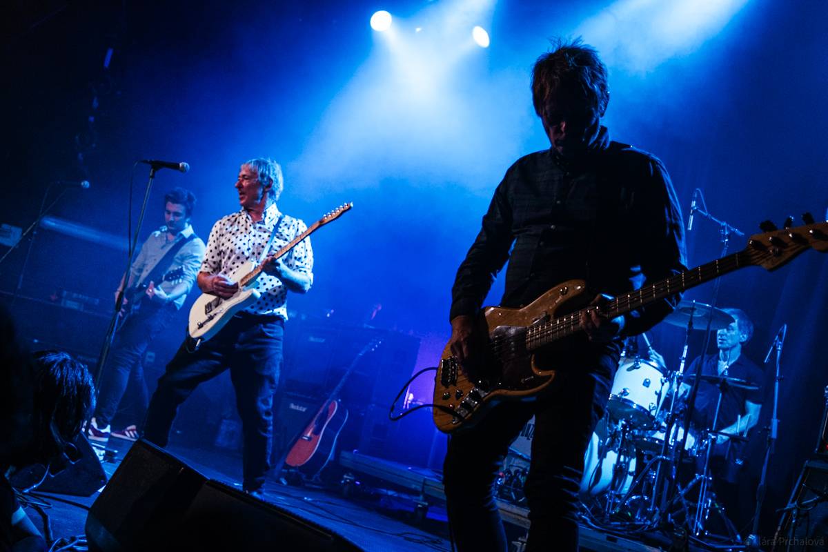 Buzzcocks slaví padesát let na scéně, brněnskou Flédu provedli zásadními momenty své kariéry