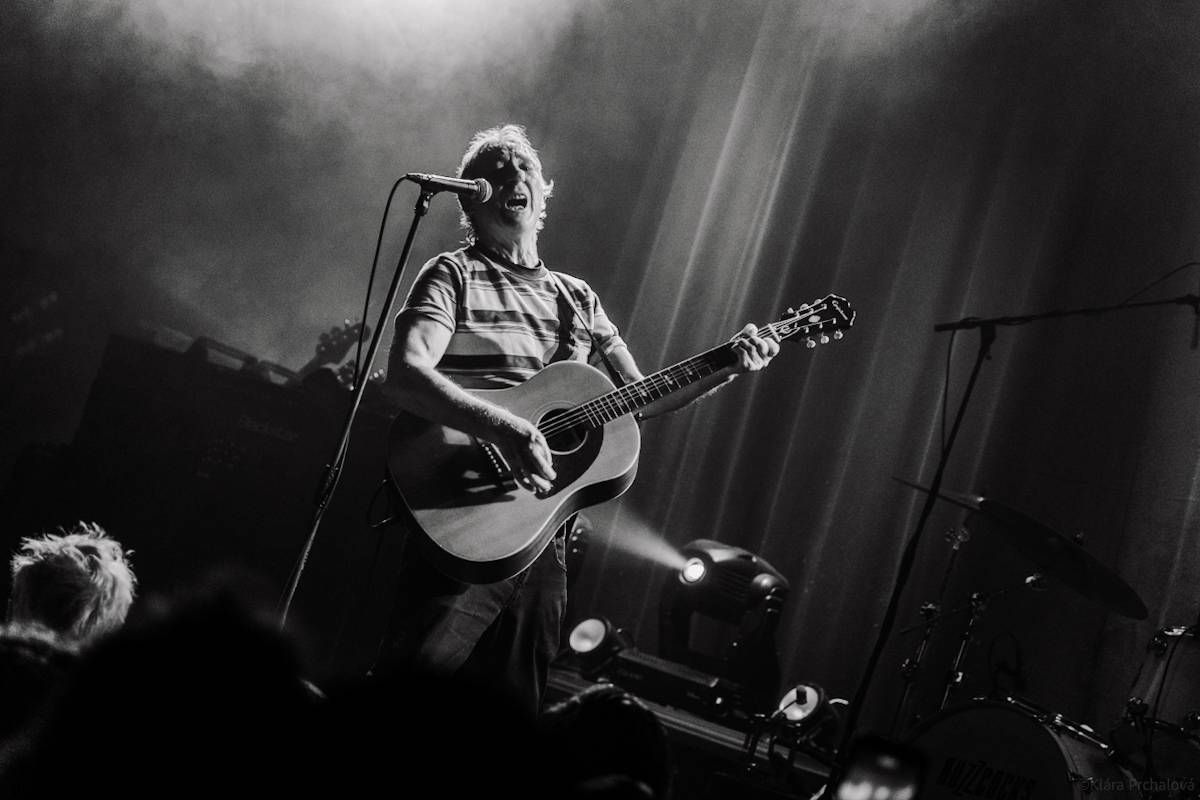 Buzzcocks slaví padesát let na scéně, brněnskou Flédu provedli zásadními momenty své kariéry